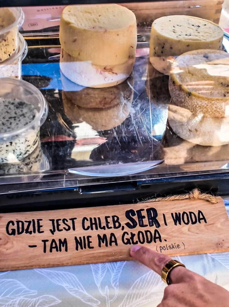 Sery kaszubskie z targu lokalnych produktów w Chojnicach