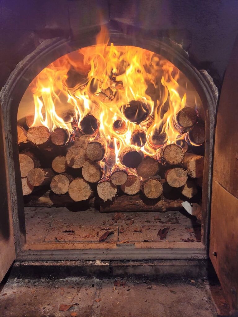 Ogien rozgrzany piec chlebowy